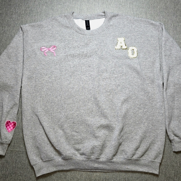Pink Ribbon Embroidered Patch Gildan Heavy Blend Pullover Sweatshirt Size XL - Picture 1 of 8